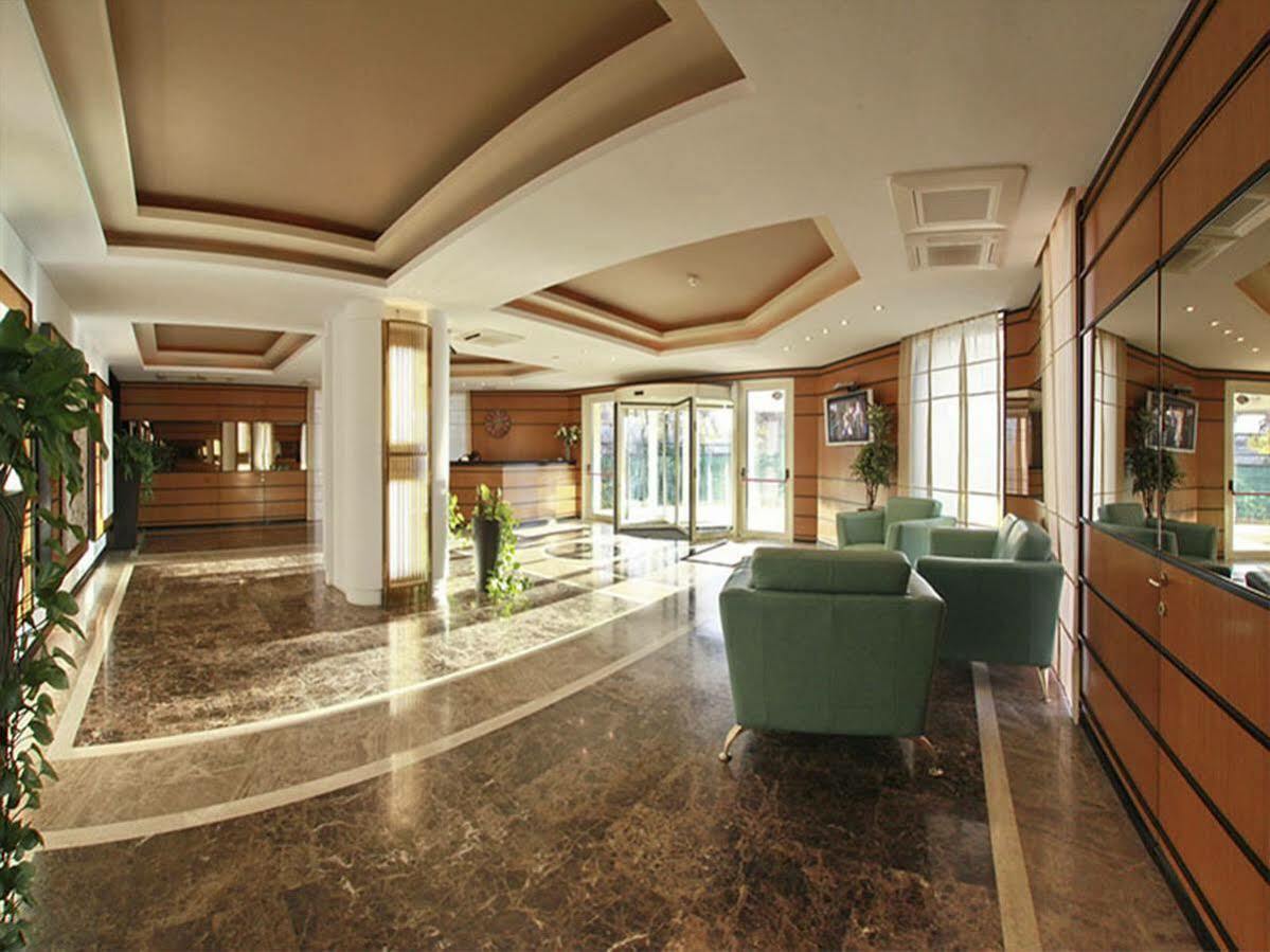 Monte Carlo Palace Rooms Bucureşti Ngoại thất bức ảnh