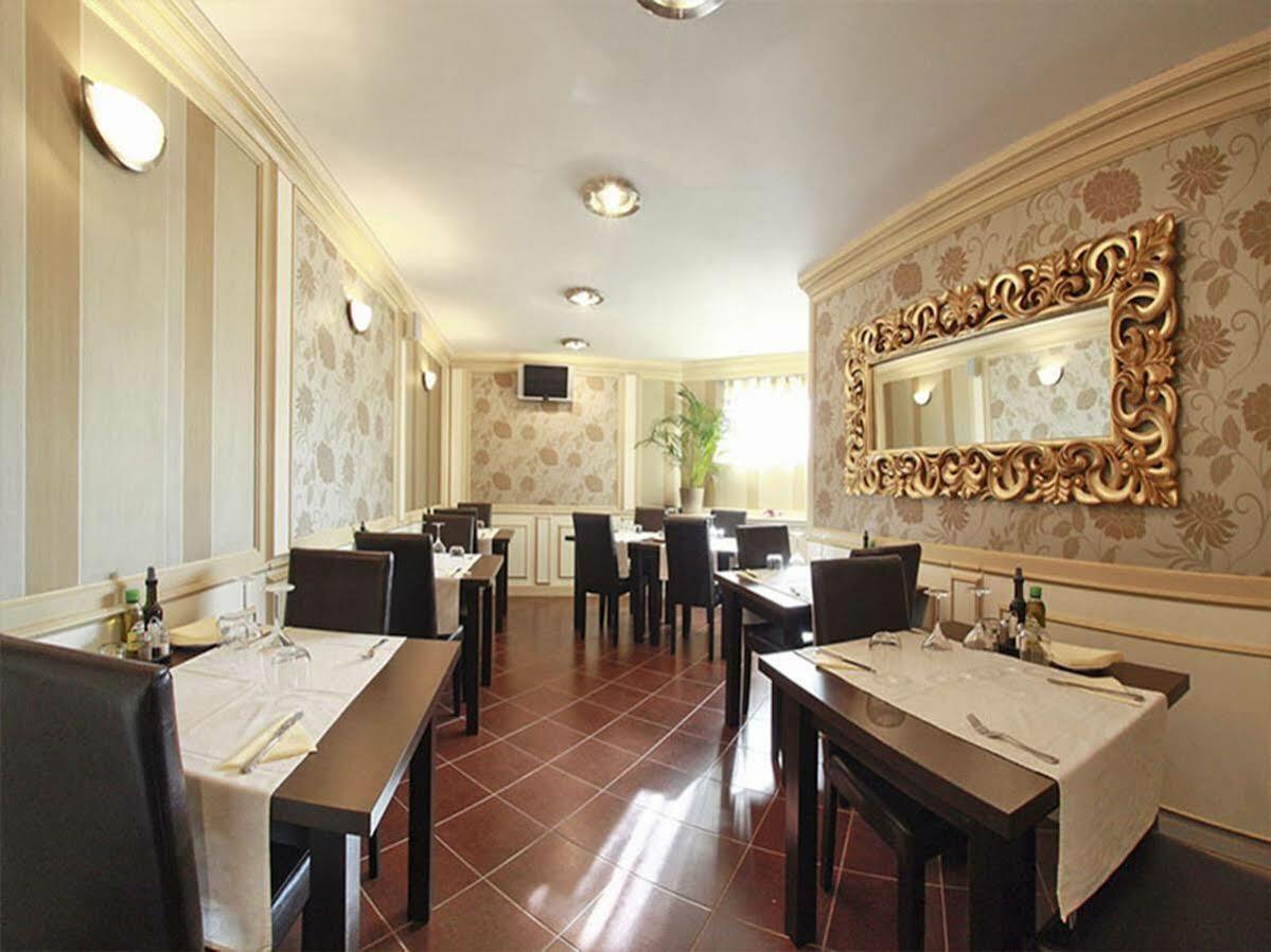 Monte Carlo Palace Rooms Bucureşti Ngoại thất bức ảnh